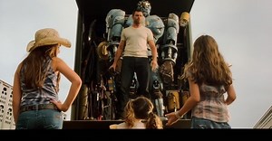 Today is Tess Levy’s birthday 🎂 Tess played the ‘little sister’ in this trio, alongside her two other siblings, Charlie ‘littlest sister’, and Sophie ‘big sister’, in Real Steel which of course was directed by their father, Shawn Levy. We hope Tess has a wonderful birthday today. 🥳🎊🎉 #hughjackman #tesslevy #realsteel #shawnlevy | Jackman's Landing Fan Group