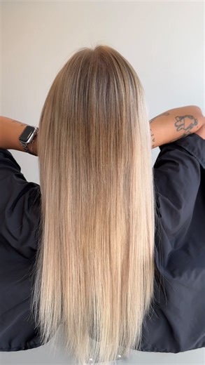 Endaring Hair on Instagram: "Does getting tape-ins mean giving up ponytails forever? Invisible tape-in wefts are designed so you don’t have to. Hair color: Rooted beige blonde(2 packs) #endaringhair #tapeinweftextensions #tapeinhairextensions #tapeininstall #longtapeweft"