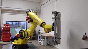 50 reactions | Take a look at this impressive, yellow beauty presented in Malmö! #FANUC #M1000iA can lift and manipulate heavy loads with more versatility. It has a wrist payload of 1000 kg and a maximum reach of 3253 mm. Read more about this model here: https://one.fanuc.eu/1/M1000iA | FANUC Europe | Facebook