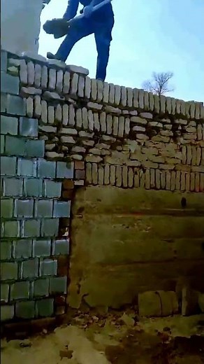 The process of building a house with adobe = a good way to do things more efficiently