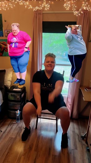 17K reactions · 2.1K shares | Low Impact Beginner Friendly Seated Cardio Routine with the Seated Cardio Queen.﫶3 rounds 14 exercises 30 seconds per exercise 10 seconds rest #weightlossmotivation #seatedworkout #modifiedworkout #beginnerfriendly #lowimpactworkout | Nataushia Olivia | Facebook