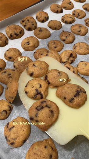 always fun baking my ‘famous amos’ dupe hehe after sharing my ramadan baking diaries, i started saying yes to some of your DMs🥹 thank you so much for the pre orders, it really means a lot!! just a little note, i’m just someone who loves to bake & cook for my family and friends, so for now i can only take pre-orders with a 1-2 days lead time