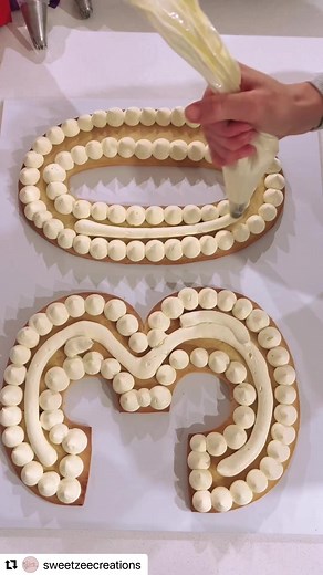 Inspi number cake bleu 💙 thanks Sweetzee Creations #cakes #baking #cakedecoration #planetegateau #numbercake #gateauxcreatifs | Planète Gâteau