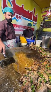Yaseeen tawa piece in Moon market Lahore. Serving u one of the best Tawa piece in lahore iqbal town. In every economical peice. watch video till the end. @mera_apna_punjab_official #tawapiece #food #lahore #streetfood #pakistan | Adeel Butt Foodie