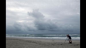 Hurricane Irene tightens aim on East Coast