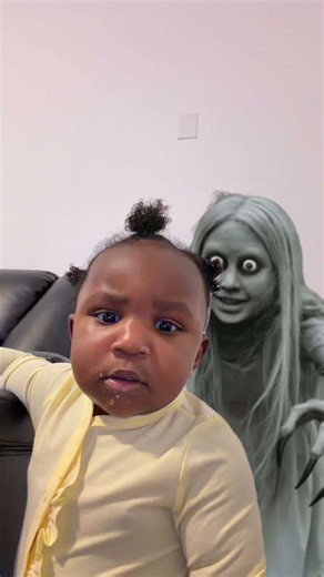 Lol she didn’t know if she wanted to be scared, fight it, or wave at it. 😂😂 #funnybaby #fyp #prank