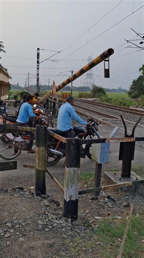 Before the Boom Gate Opens!#RailwayCrossing #TrainVideo #IndianRailways