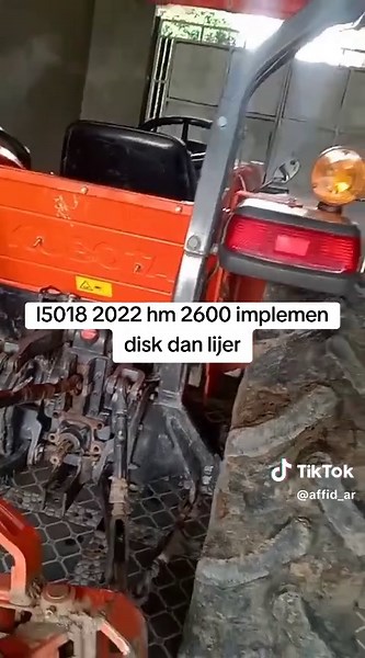 Dijual Traktor L 51 8 2002 dengan Surat Lengkap