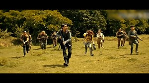 An expedition team has encountered a giant king cobra. Will they be able to retreat safely? 探险小队遇到巨型眼镜王蛇，他们能否安全撤退？ #复活侏罗纪 #JurassicRevival #优酷电影 #youkumovie | Youku Movie