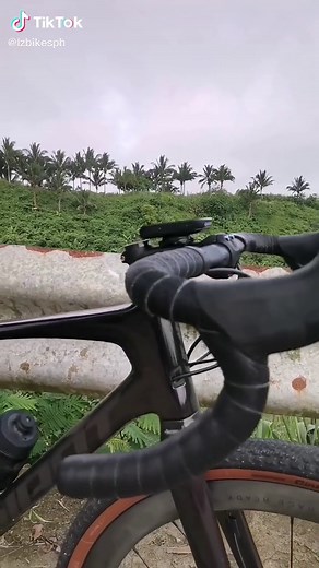 Custom Built Giant Revolt 2 Advanced with Shimano GRX - Gravel Bike Enthusiast Dream!