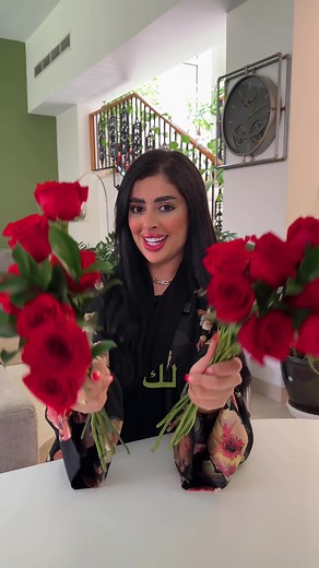 Here’s the trick to arrange your roses perfectly and even make them last longer! حيلة جديدة لتنسقوا ورودكم بطريقة حلوة وتخلوها تعيش لفترة اطول! #flower #qatar #doha #fnp #fyp #gift #diy #flowers #rose #roses #explorepage #قطر #دوحة #زهور #وردة #ورود #احتفال #هدية #هدايا # احتفالات