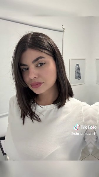 Embrace Your Short Hair: Stylish Looks for The Season