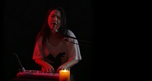 Evanescence's Amy Lee Performs Using a Hello Kitty Keyboard