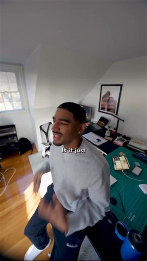 Luv on Instagram: "The worst part about building wealth is that once you finally have something of value you’re exposed. A breach happens, and suddenly all your bank accounts are vulnerable. After years of hard work growing your money, it’s all at risk because of weak passwords. Before you build wealth, protect it. With 1Password, you can say goodbye to unsafe password sharing and weak password creation. Start protecting your assets today at 1Password before I have to personally back your accoun