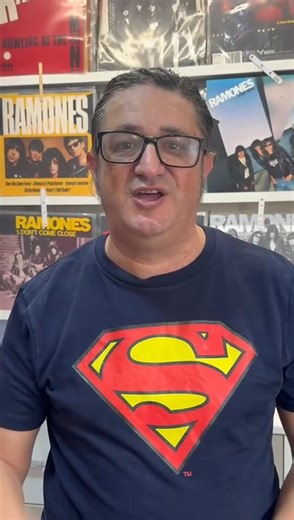 SPOOK 🦇te espera con las puertas abiertas y las alas, con Jose coll, el próximo viernes 14 de noviembre, tarde noche con un musicon garantizado y con un CD con la mejor música ochentera. Apúntate en comentarios y consigue dos entradas GRATUITAS, apertura 17h. Ven y vívelo!!!! | Jose Coll Dj