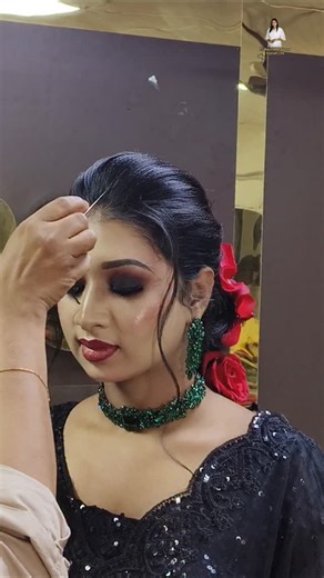 Padmasudha on Instagram: "Next Pro -Makeup Master class⭐ Fees : 25000/- Duration : 20 days Date : December 8,2025 Location : Chrompet, Chennai -600044 Contact : 9080451194-Watsapp 9080451194 - call Online also Available Syllabus : *Intense Thoeory Knowledge *Colour Theory *Brush Theory *Skin and Makeup theory *Basic to international product knowledge (According to Skintype) *Basic to Advance level Makeup *Waterproof Makeup Technique *Sweatproof Makeup Technique *10 hours long lasting makeup *HD