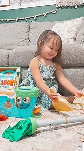 Thinking outside the box 📦💚 "Kennedy was literally jumping up and down saying ‘thank you mama’ when she saw inside this box of new LeapFrog toys!" Thank you for sharing, Britnee - we're thrilled she loves her My Pal Scout Smarty Paws, Clean Sweep Learning Caddy, and 100 Things That Go book. This little lady won't be stuck for things to keep her engaged and interested all summer long! ☀️☀️☀️ 💚💚💚 🐾📚🧹 🎞: instagram.com/mamas_cold_coffee #LeapFrog #EducationalToys #EducationalGifts #MyPalSco