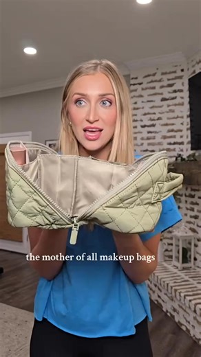 GRAB IT WHILE IT'S ON SALE!! 💄💗 This makeup bag is seriously one of the best products I've ever gotten. It's a 10/10 in storage capacity, quality, design, etc. When it's dirty, I toss it in the washing machine! | Alternatei.jv04