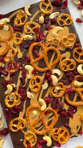 There’s a whiff of autumn in the air 🍂 let’s celebrate with AUTUMN CHOCOLATE BARK 🍁🍫 Pop the chocolate into the oven at its lowest setting (usually 100c) for 3 - 6 minutes until just melted. (The time will vary a lot depending on the thickness of the bars. Check regularly to be sure they don’t burn.) #chocolatebark #autumn #fall #candy #pretzels | Taming Twins - Fuss Free Family Food