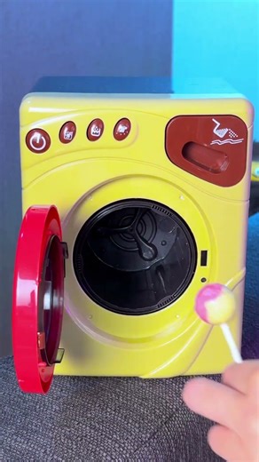 Tiny Washing Machine 🧺✨ Clean Your Lollipops Like a Pro! 🍭 #Funny #Gadgets #Creative