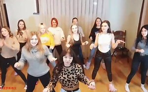 俄罗斯教主之街上捡了两个新妹子 2019-12-3