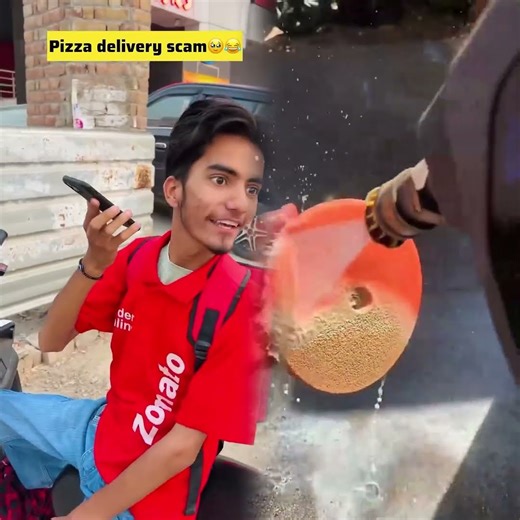 Pizza delivery scam😂 #comedy #funny #comedyvideo #youtubeshorts