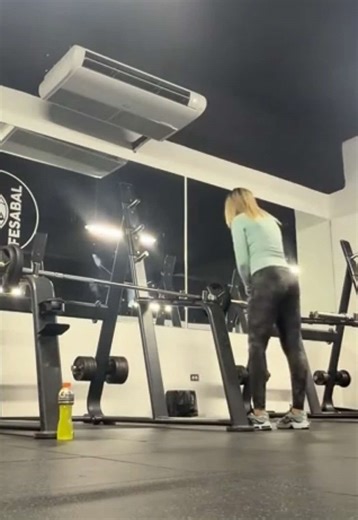 Entreno físico de hoyyyy 💪🏻✅ Mi chaqueta es de @SHEIN @SHEINUS @shein_sports Nombre de la tienda:GLOWMODE 🆔 14716337 🔗 https://shein.top/qefoyu1 🔍 Search 👉NGM3E👈 on SHEIN to explore my top picks and unlock your exclusive 💸 VIP coupon! #SHEINtrends #SHEINsports #gym #training #rutina