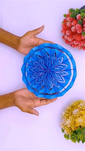 Master the 3D Snowflake: A quick tutorial for stunning holiday decor. #diy #Christmas #christmasdecor #fblifestyle #handmade | Creative Art & Craft Ideas