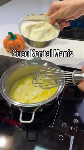 Fenny Wibawa, Saladmaster Distributor on Instagram: "Ini asli Susu Kental Manis krn terbuat dari susu 😊 U/ bahan nastar, lapis legit, dll 🫕 𝕊𝕒𝕝𝕒𝕕𝕞𝕒𝕤𝕥𝕖𝕣 𝕊𝕒𝕦𝕔𝕖𝕡𝕒𝕟 𝟙 ℚ𝕥 𝕊𝕥𝕒𝕚𝕟𝕝𝕖𝕤𝕤 𝟛𝟙𝟞𝕋𝕚 - Diameter 15 cm - Tinggi 6 cm - Kapasitas 800 ml DM for info about Saladmaster Cookware Susu Kental Manis Bahan A: 40 gr butter 125 gr air Bahan B: 150 gr gula pasir 110gr susu bubuk Garam Caranya: 1. Masak Bahan A hingga mendidih. Lalu matikan api. 2. Masukkan Bahan B, aduk dgn 