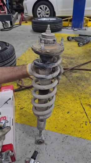 Toyota FJ Cruiser Front Shock Absorber Changing #automotive