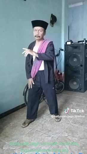 Traditional Jaipongan Dance Performance