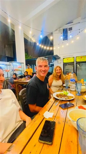 📍Maheran Laksa 4 Bas Foodtruck Merc Classic di Lotus KB OPEN 2pm-12am 📍Maheran Laksa 4 Restoran OPEN 📍Maheran Shell Out Sawaddee Yawan OPEN 4pm-12am We are open EVERYDAY! READY TO EAT AND CRAVING SHELL OUT SAWADDEE YAWAN THAI 💯 ORIGINAL PIORRRRR BY @maheranlaksa4 Location search Masjid Pakistan KB. WALK IN jah hok mano nok maghi. Tempahan boleh buat kalau nok bawak family 20 orang sapa 200 orang. InshaAllah muat di restaurant kami. MERIOH KATO MAKEY DENGAN FAMILY TERCINTO, SAENG, GROUP KO PA