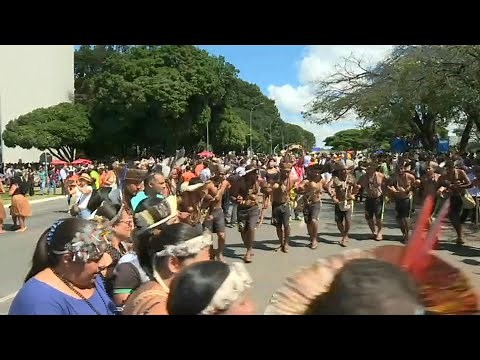 Thousands of indigenous people dance their way through Brasilia