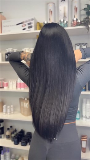 Jessyka Petrova 𝕄𝕒𝕤𝕥𝕖𝕣 𝕖𝕩𝕥𝕖𝕟𝕤𝕚𝕠𝕟𝕚𝕤𝕥 & 𝗙𝗼𝗿𝗺𝗮𝘁𝗿𝗶𝗰𝗲 on Instagram: "Voici le résultat d’une coloration, suivie d’un Botox capillaire XPress , puis finalisée avec un Baby Move Up @majestixextensions Weft Méthode. Le Botox XPress @gold.hairpro peut être réalisé immédiatement après la coloration afin de préserver la couleur, refermer la fibre capillaire et redonner brillance et souplesse au cheveu. Tout est fait dans un seul et même service. Fini la perte de temps. Vous repa