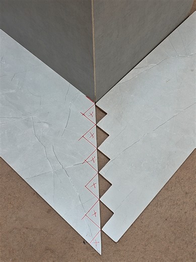 Cutting the corners of ceramic patterned...they Accuracy from the first attempt #idea # #Tiles #building #craftsman