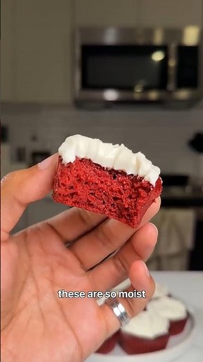 65-calorie red velvet protein cupcakes 🧁