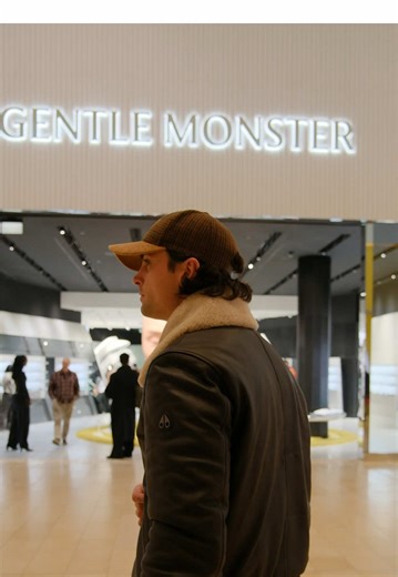 Toronto finally got something cool - @gentlemonster went all out with the installation at Yorkdale and I had the best time checking out their frames in person. Highly recommend for that last minute Xmas gift!! #GentleMonsterToronto #GentleMonsterPartner