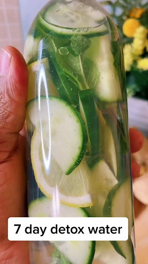 7 Day Detox Water Recipe with Cucumbers, Lemon, Mint & Apple Cider Vinegar