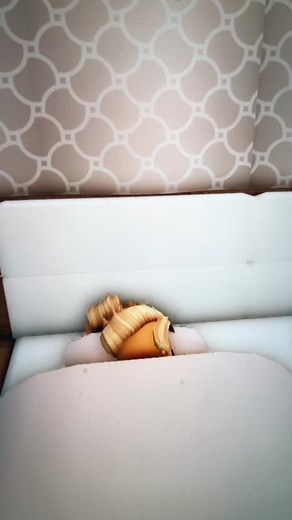 My morning routine!! Can I get viral?!#viral #robolx #bloxburg #roleplay #bloxburgroleplay #60secondssound #fyp #aesthetic #g6 #brewfilter #foryou #foryoupage