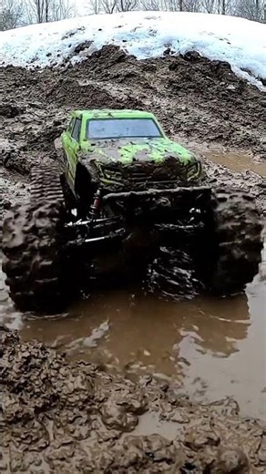 The RC car work on the mud! #shorts