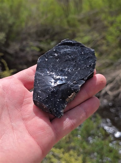 Hidden hot springs adventure turns into rockhounding adventure. #rocks #hiking #rockhound #California #vanlife