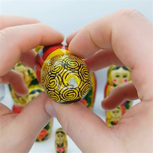 Vintage Floral Matryoshka Nesting Dolls: Hand-Painted Babushka Set of 8