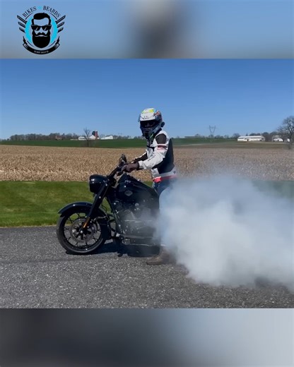 30K views · 268 reactions | #harley #harleydavidson #harleydavidsonmotorcycles #firstride #motorcycle #viralvideo | Bikes and Beards | Facebook