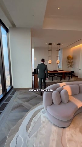 Prestige Houses on Instagram: "⁠Penthouse Tour in NYC 🌃 What do you think of it?? 👇🏼 Follow @PrestigeHouses Like & Share the Content • • By @dronehubmedia • 🏡Your Daily Houses Inspiration🏡 _______________________________ #Architecturedaily #housegoals you may find your #dreamhome lots of #homeexterior and #beautifulhouse inspire with #architects_need featured #ourluxuryhome the most amazing #architecture_best different #archilife lots of #architecture_magazine showcase of #modernhouse get i