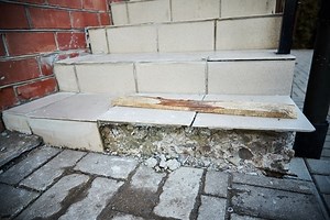 Suing for Falling Down Defective/ Broken Stairs in California
