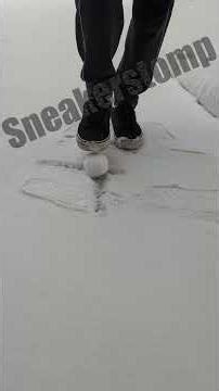 Sneaker crush stomp