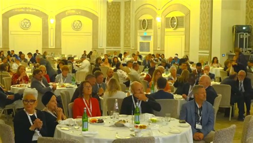 @BreakerOfChains America 🇺🇸 🇺🇲. The Good Samaritan before God Almighty Hashem of Israel 🇮🇱 🙏..All Christians Nations must stand up for God's people Israel 🇮🇱 🙏 ❤️.