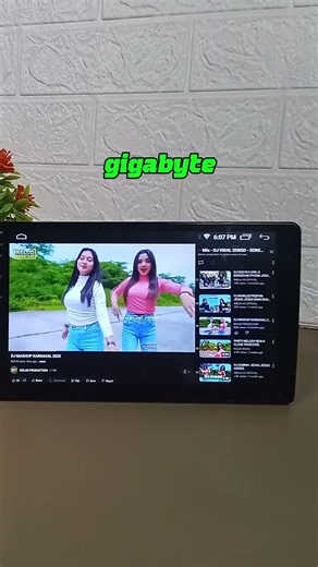 Head unit Essgoo android 14 RAM 4/64 GB multitasking lancar.