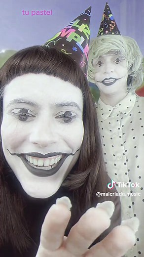 Feliz NO cumpleaños con ASMR y Dreamcore