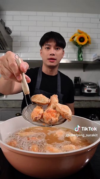 Chef Ping (@chefping_surakit) - ลองทอดไก่ แบบนี้..ก็อร่อยไปอีกแบบ? #เชฟปิง #ไก่ทอด | Frying Food